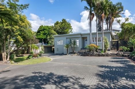 Photo of property in 166 Edmonton Road, Te Atatu South, Auckland, 0610