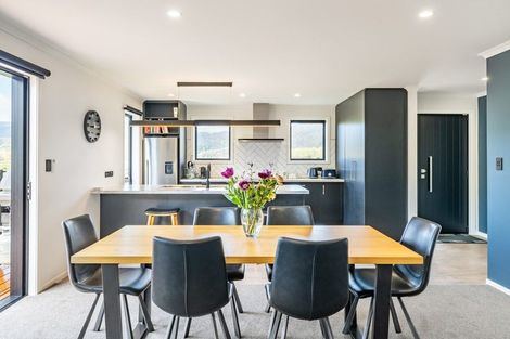 Photo of property in 7 Margaret Mahy Drive, Blue Mountains, Upper Hutt, 5371