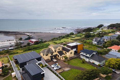 Photo of property in 38 Birdwood Avenue, Moturoa, New Plymouth, 4310