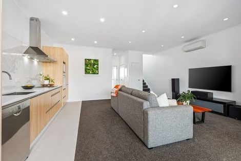 Photo of property in 3/2 Frances Bryers Road, Hobsonville, Auckland, 0616