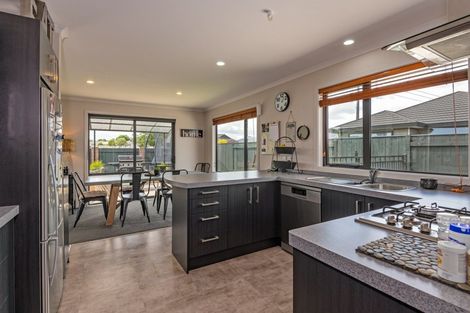 Photo of property in 4 Angelina Way, Kelvin Grove, Palmerston North, 4414