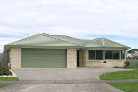 Photo of property in 42 Waiwherowhero Drive, St Andrews, Hamilton, 3200