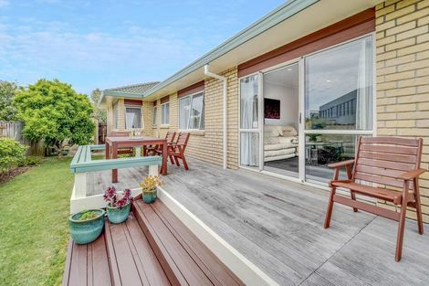 Photo of property in 2/5 Headcorn Place, Botany Downs, Auckland, 2010