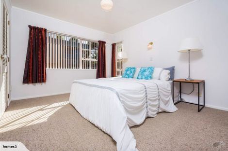 Photo of property in 1/71 Browns Bay Road, Browns Bay, Auckland, 0630