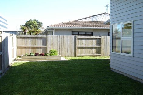 Photo of property in 12 Oxford Street, Hokowhitu, Palmerston North, 4410