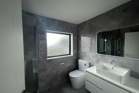 Photo of property in 8d Minaret Drive, Bucklands Beach, Auckland, 2014