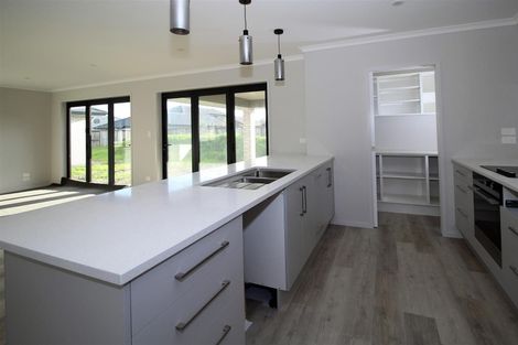 Photo of property in 21 Kaurinui Crescent, One Tree Point, 0118