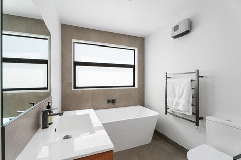 Photo of property in 2 Tuohy Lane, Wanaka, 9305