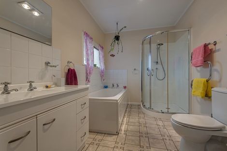 Photo of property in 2 Farmer Street, Sanson, 4817