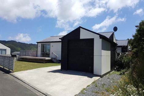 Photo of property in 2 Otonga Heights, Maungaraki, Lower Hutt, 5010