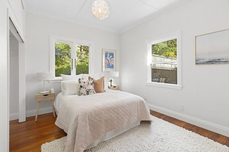 Photo of property in 86 Nicholson Road, Khandallah, Wellington, 6035