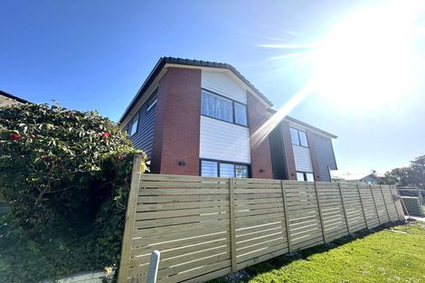 Photo of property in 25a Borrowdace Avenue, Botany Downs, Auckland, 2010