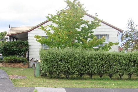 Photo of property in 5 Tetrarch Place, Totara Vale, Auckland, 0629