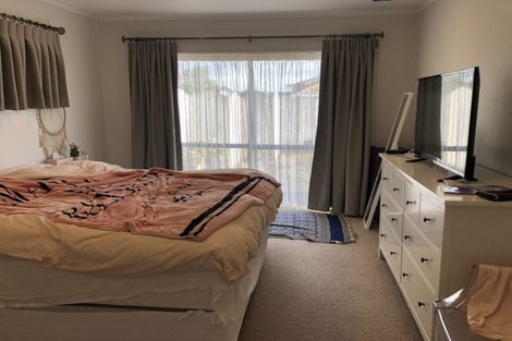 Photo of property in 26 Crescent Hills Court, Northpark, Auckland, 2013