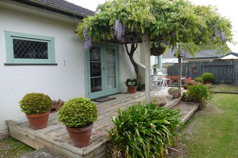 Photo of property in 6 Franklin Avenue, Hokowhitu, Palmerston North, 4410