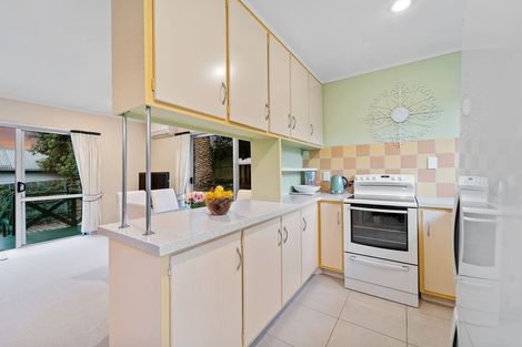 Photo of property in 2/3 Forsythe Place, Massey, Auckland, 0614