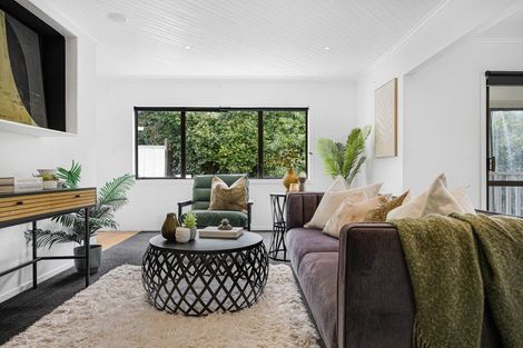 Photo of property in 28 Grassmere Road, Henderson Valley, Auckland, 0612