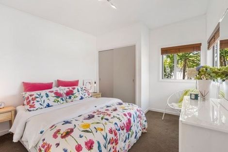 Photo of property in 2/21 Hythe Terrace, Mairangi Bay, Auckland, 0630