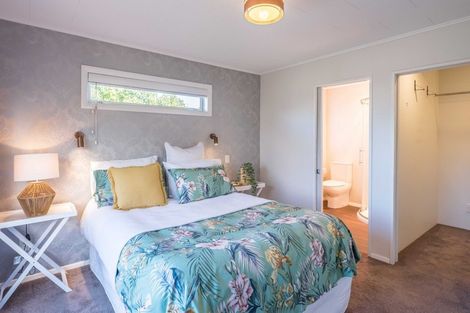 Photo of property in 9 Nugget Grove, Raumati Beach, Paraparaumu, 5032