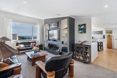 Photo of property in 2/9 Folkestone Street, Murrays Bay, Auckland, 0630