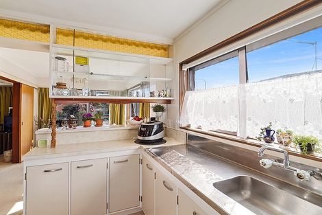 Photo of property in 1/20 Shakespeare Road, Milford, Auckland, 0620