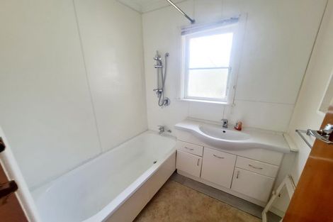 Photo of property in 2a Sutherland Avenue, Silverstream, Upper Hutt, 5019