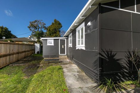 Photo of property in 117 Te Atatu Road, Te Atatu South, Auckland, 0610