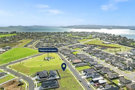 Photo of property in 20 Kapiakauri Road, One Tree Point, 0118