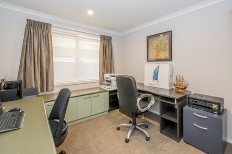 Photo of property in 13 Saint Vincent Way, Waikanae, 5036