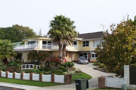 Photo of property in 2/85 Alexander Street, Cockle Bay, Auckland, 2014