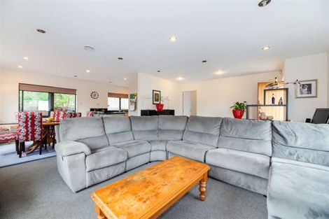 Photo of property in 46a Brains Road, Kelston, Auckland, 0602