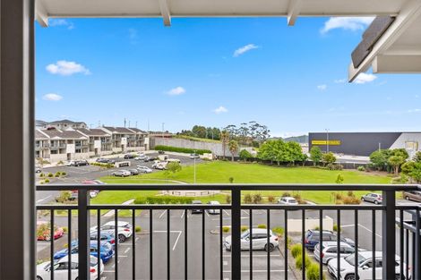 Photo of property in 16b/71 Spencer Road, Oteha, Auckland, 0632