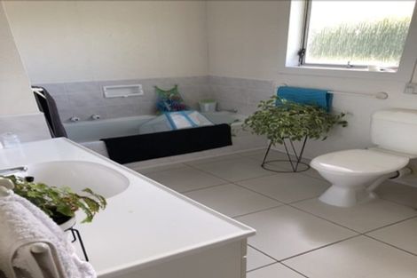 Photo of property in 2/50a Taharoto Road, Takapuna, Auckland, 0622