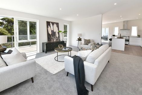 Photo of property in 299 Whangaparaoa Road, Red Beach, 0932