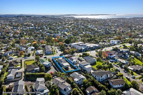 Photo of property in 154 Carlisle Road, Northcross, Auckland, 0632
