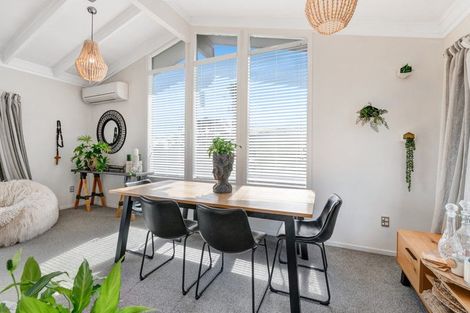 Photo of property in 12 Makiri Street, Helensville, 0800