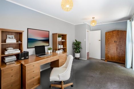 Photo of property in 44 Hollywood Avenue, Titirangi, Auckland, 0604