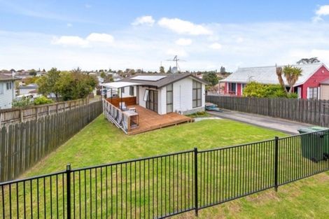 Photo of property in 71 Etherton Drive, Weymouth, Auckland, 2103