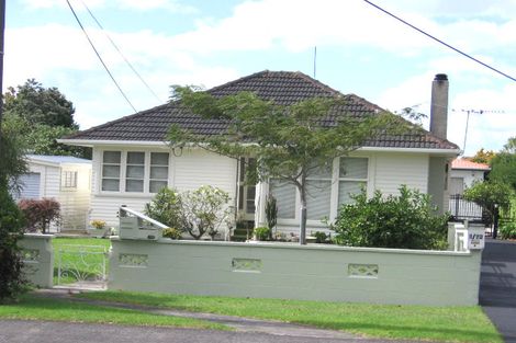 Photo of property in 72 Neil Avenue, Te Atatu Peninsula, Auckland, 0610