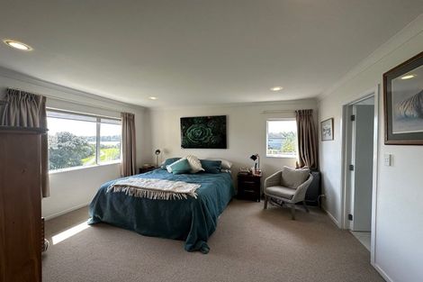 Photo of property in 1 Iwinuku Crescent, Wattle Downs, Auckland, 2103