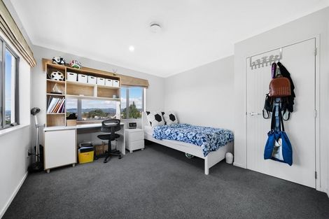 Photo of property in 1 Jammen Drive, Massey, Auckland, 0614