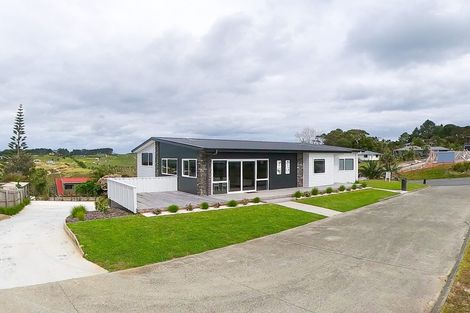 Photo of property in 2 Sunset Heights, Cable Bay, 0420