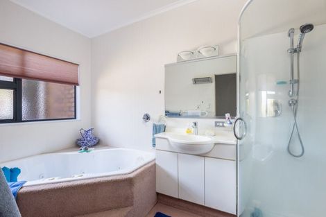 Photo of property in 81 Wallace Place, Westown, New Plymouth, 4310