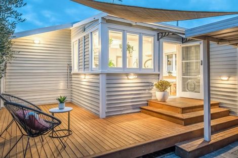 Photo of property in 2/221 Onewa Road, Birkenhead, Auckland, 0626