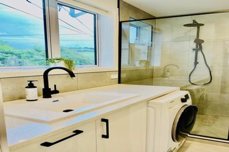 Photo of property in 10 Kawakawa-orere Road, Kawakawa Bay, Papakura, 2585