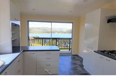 Photo of property in 9 Gloaming Hill, Titahi Bay, Porirua, 5022