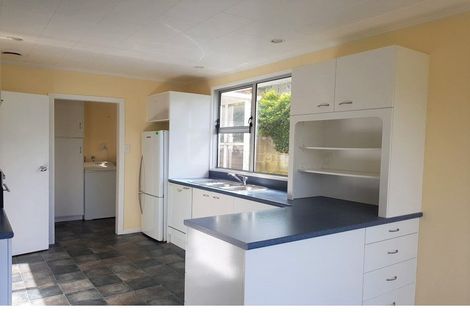 Photo of property in 9 Gloaming Hill, Titahi Bay, Porirua, 5022