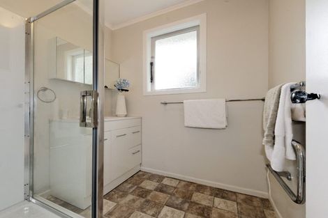 Photo of property in 25 Smythe Road, Henderson, Auckland, 0612