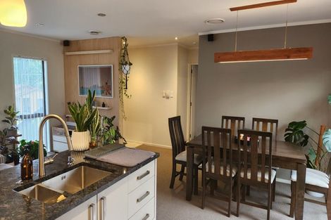 Photo of property in 2 Broadfield Street, Massey, Auckland, 0614