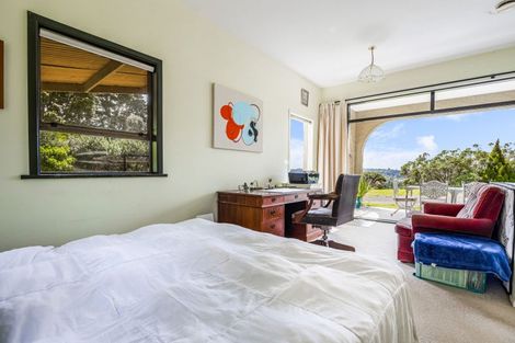 Photo of property in 11 Buckleys Track, Paremoremo, Auckland, 0632